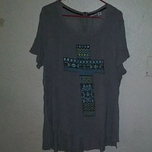 Super cute grey cross tee